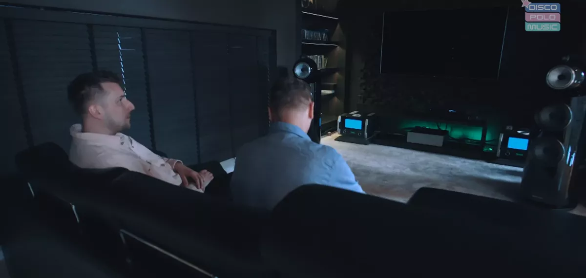 Co skrywa WIELKA posiadłość znanego muzyka disco polo? Robert Sasinowski Skaner pokazuje wnętrze swojego domu! 